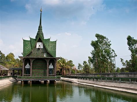 Wat Pa Maha Chedi Kaew in Khun Han District, Thailand